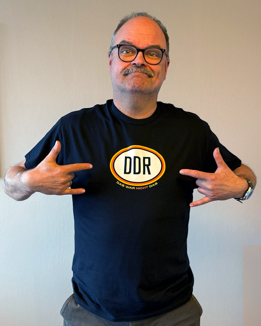 DDR T-SKJORTE (SORT)